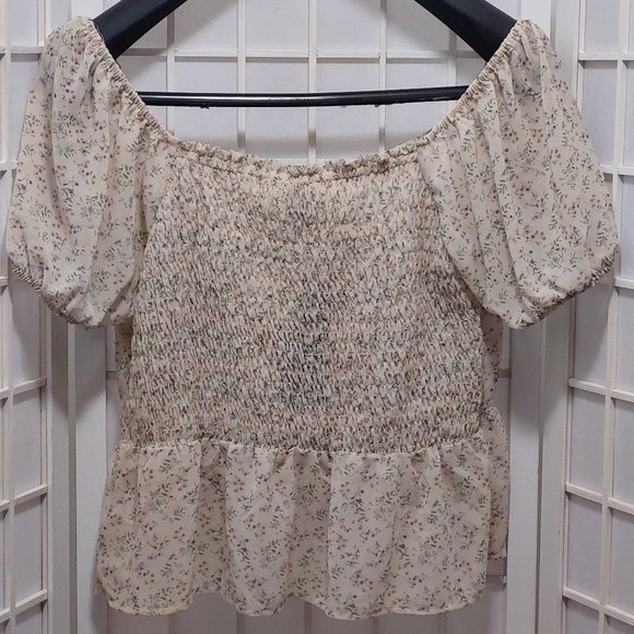 Floral top with Tag - Picture 3 of 7
